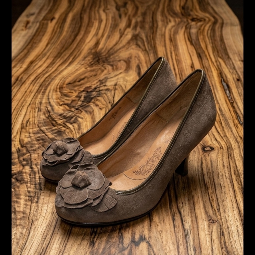 Söfft Fiorella Feminine Comfy Suede Pump Heels Womens Size 7.5 Wide